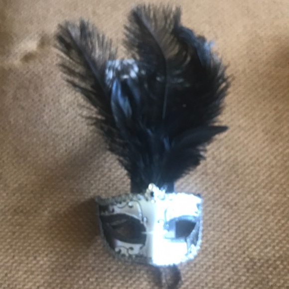 Masquerade Mask - Picture 2 of 3